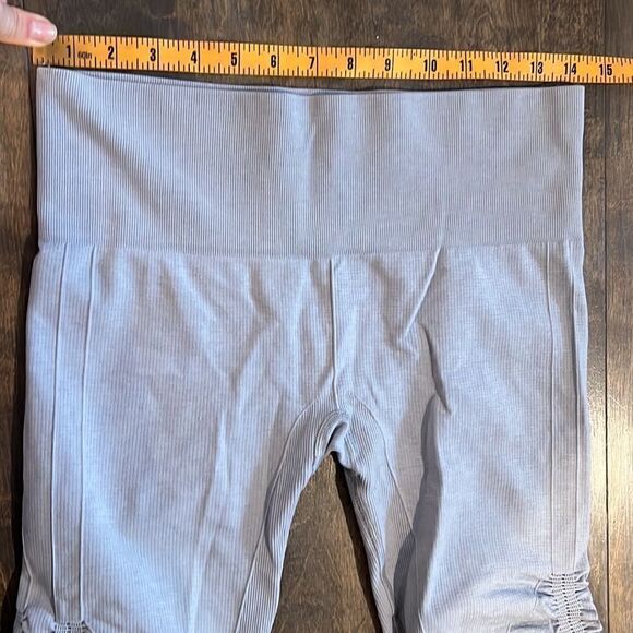 Lululemon Ebb & Flow Crop Seamless Heather
Gray Sz- 8 - Picture 7 of 11